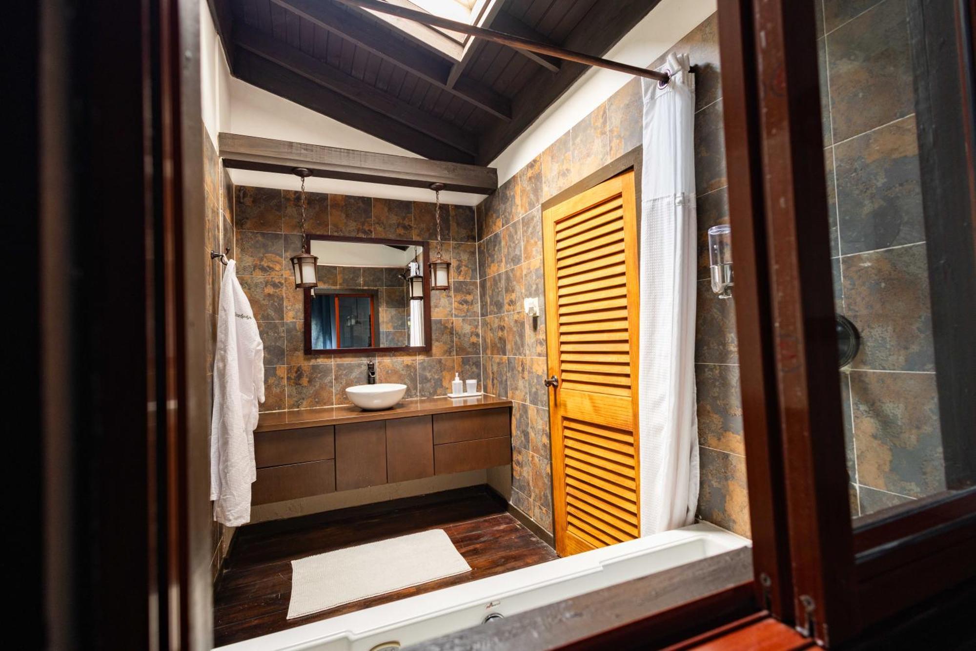 Serendipity Holistic Resort Spa Kingston Bagian luar foto