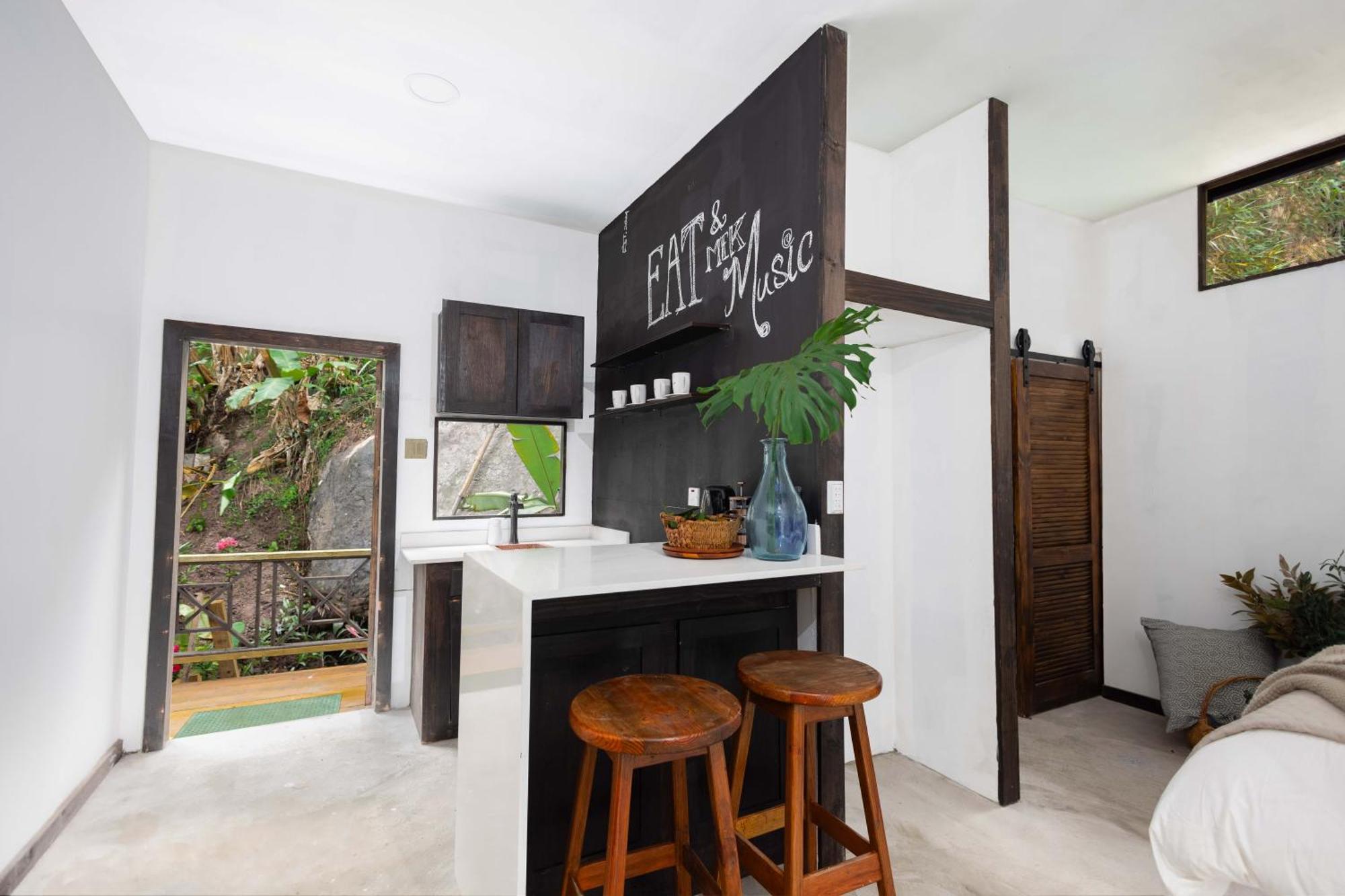 Serendipity Holistic Resort Spa Kingston Bagian luar foto