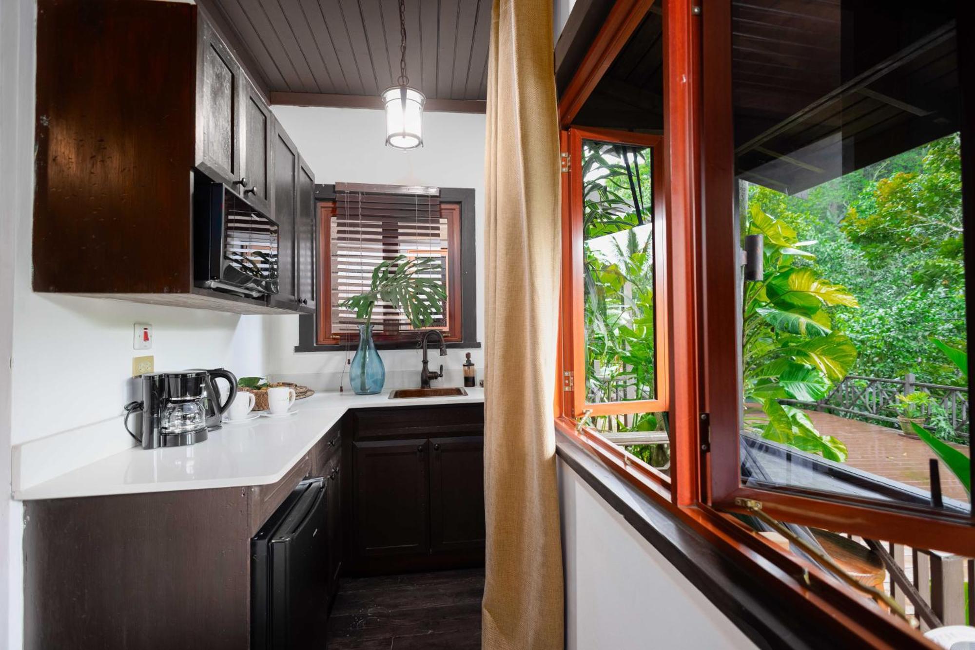 Serendipity Holistic Resort Spa Kingston Bagian luar foto